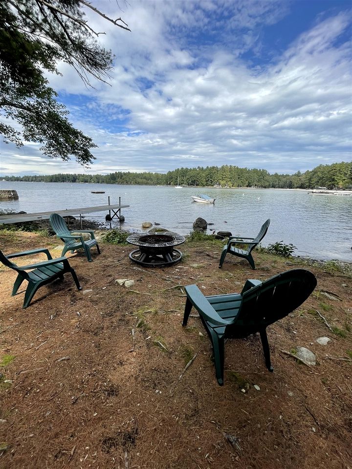 Secluded Lakefront Cottage in Raymond, Maine
