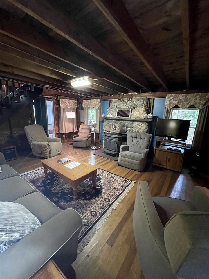 Secluded Lakefront Cottage in Raymond, Maine