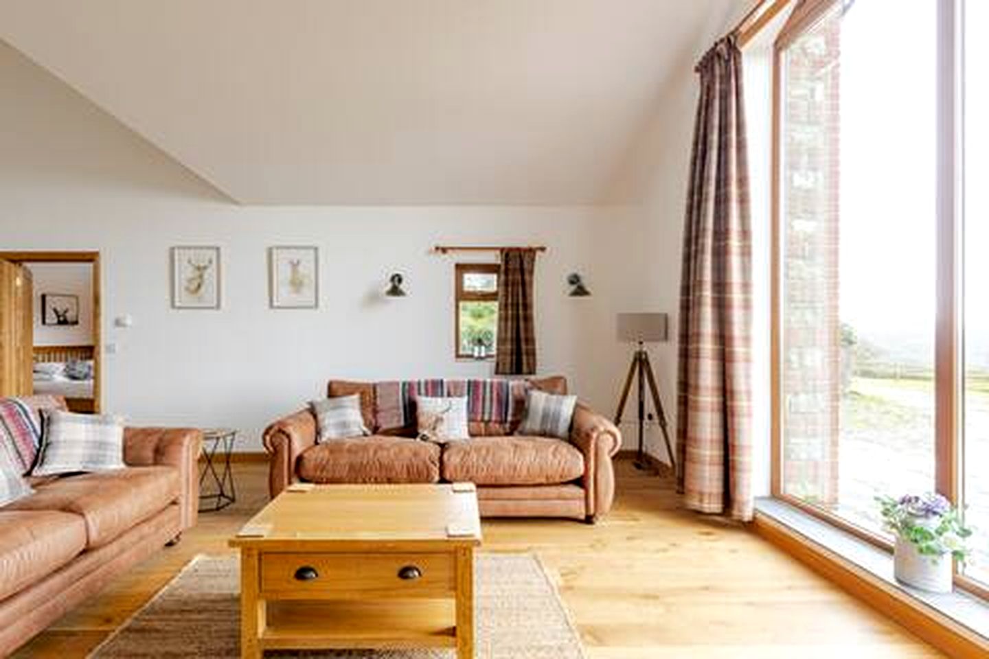 Charming Countryside Holiday Home with Scenic Views near Llangadog, Carmarthenshire