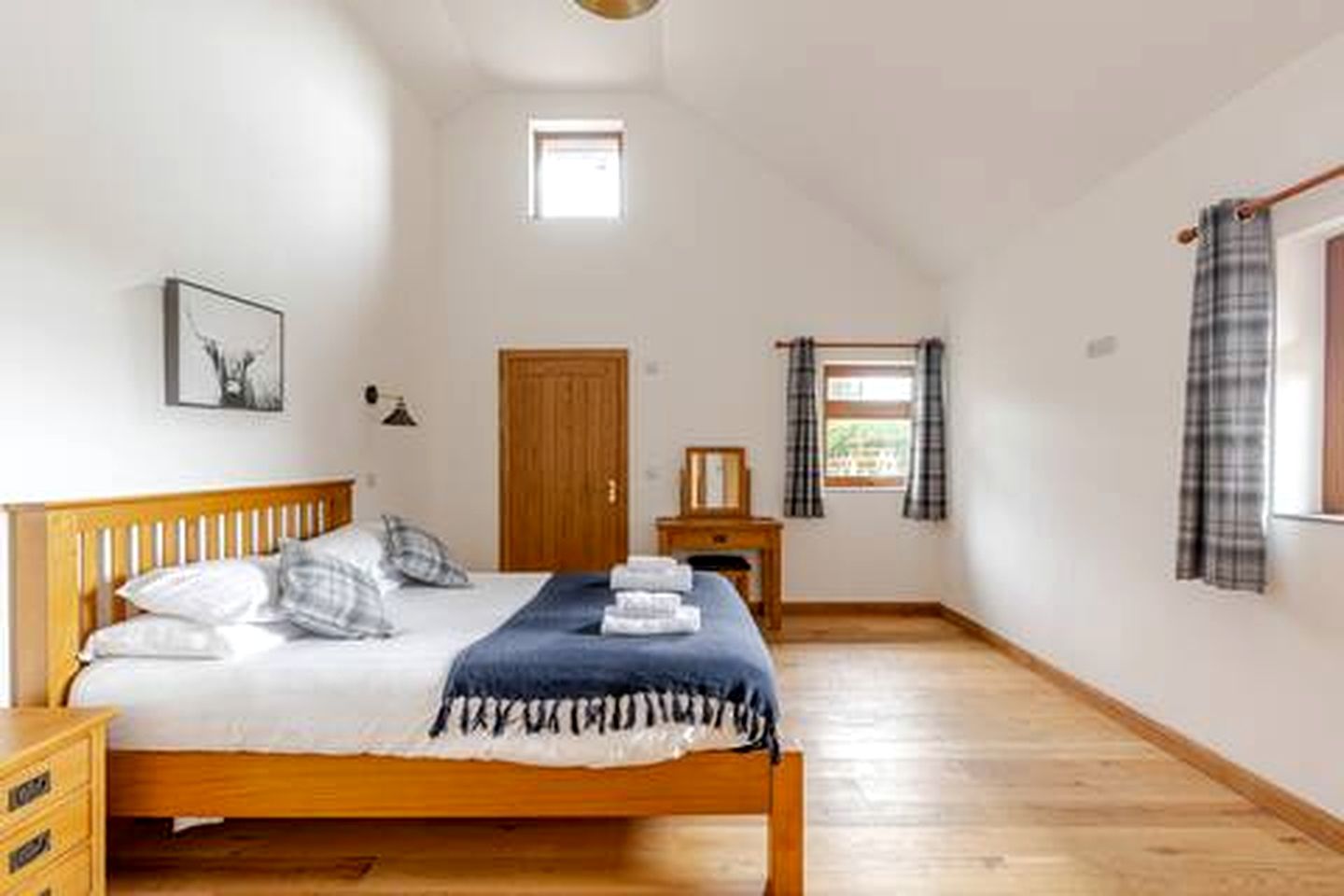 Charming Countryside Holiday Home with Scenic Views near Llangadog, Carmarthenshire