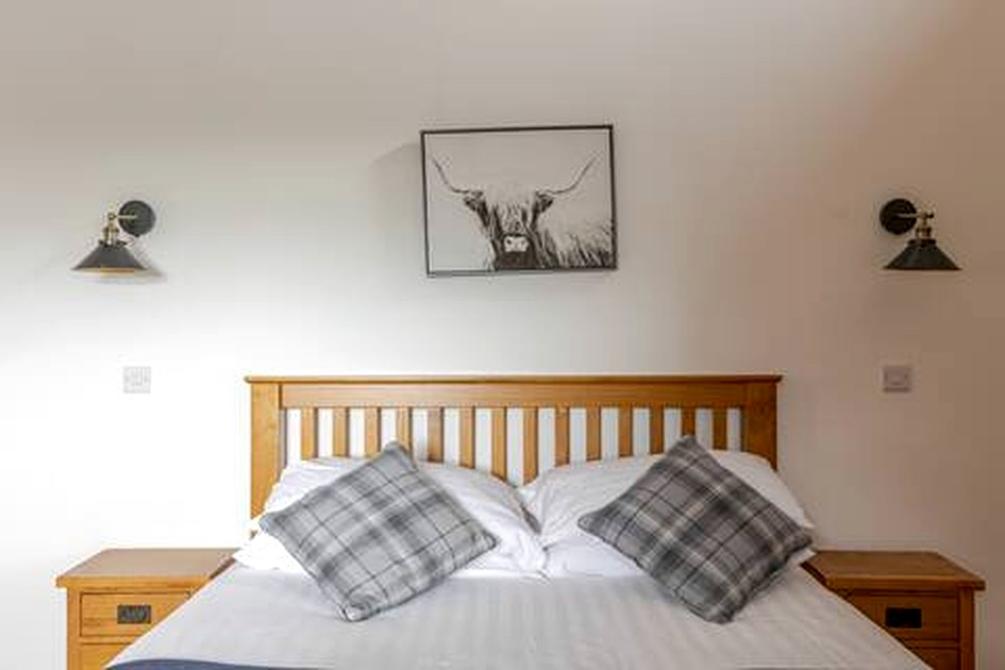 Charming Countryside Holiday Home with Scenic Views near Llangadog, Carmarthenshire