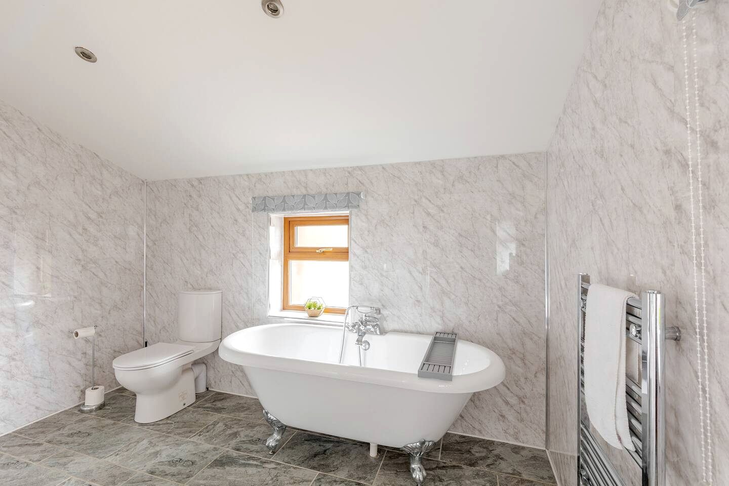 Charming Countryside Holiday Home with Scenic Views near Llangadog, Carmarthenshire