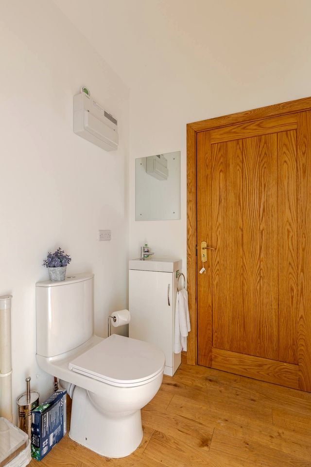 Charming Countryside Holiday Home with Scenic Views near Llangadog, Carmarthenshire