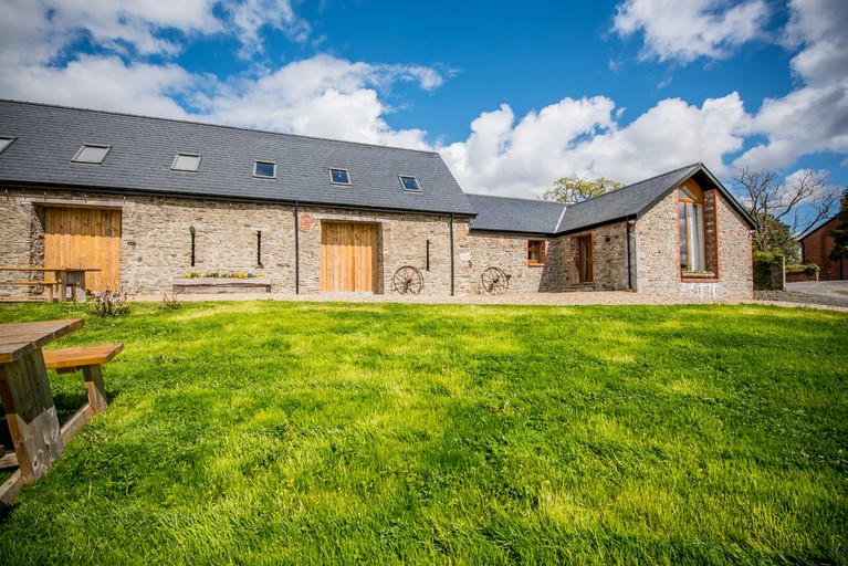 Charming Countryside Holiday Home with Scenic Views near Llangadog, Carmarthenshire