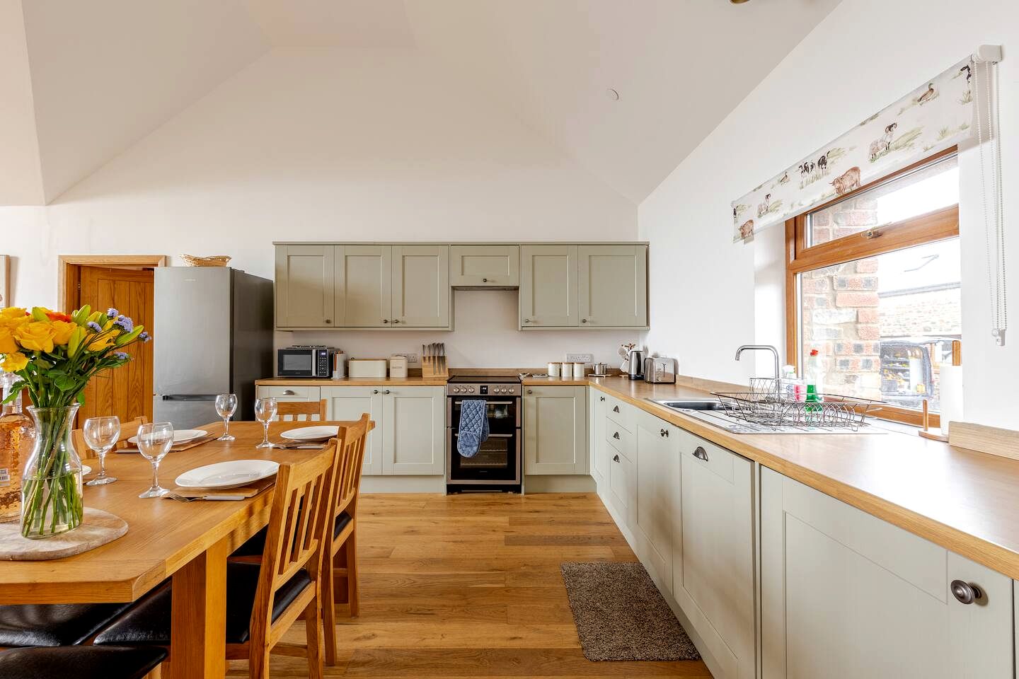 Charming Countryside Holiday Home with Scenic Views near Llangadog, Carmarthenshire