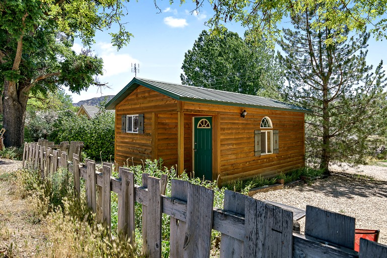 Secluded Wooden Cabin in Mount Camel, Utah