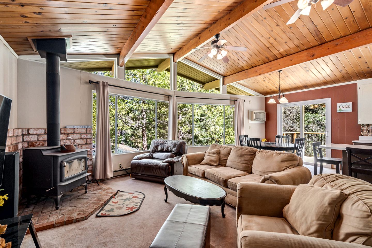 Idyllic Cabin in Resort Community for Family Getaways near Yosemite National Park in Groveland, California