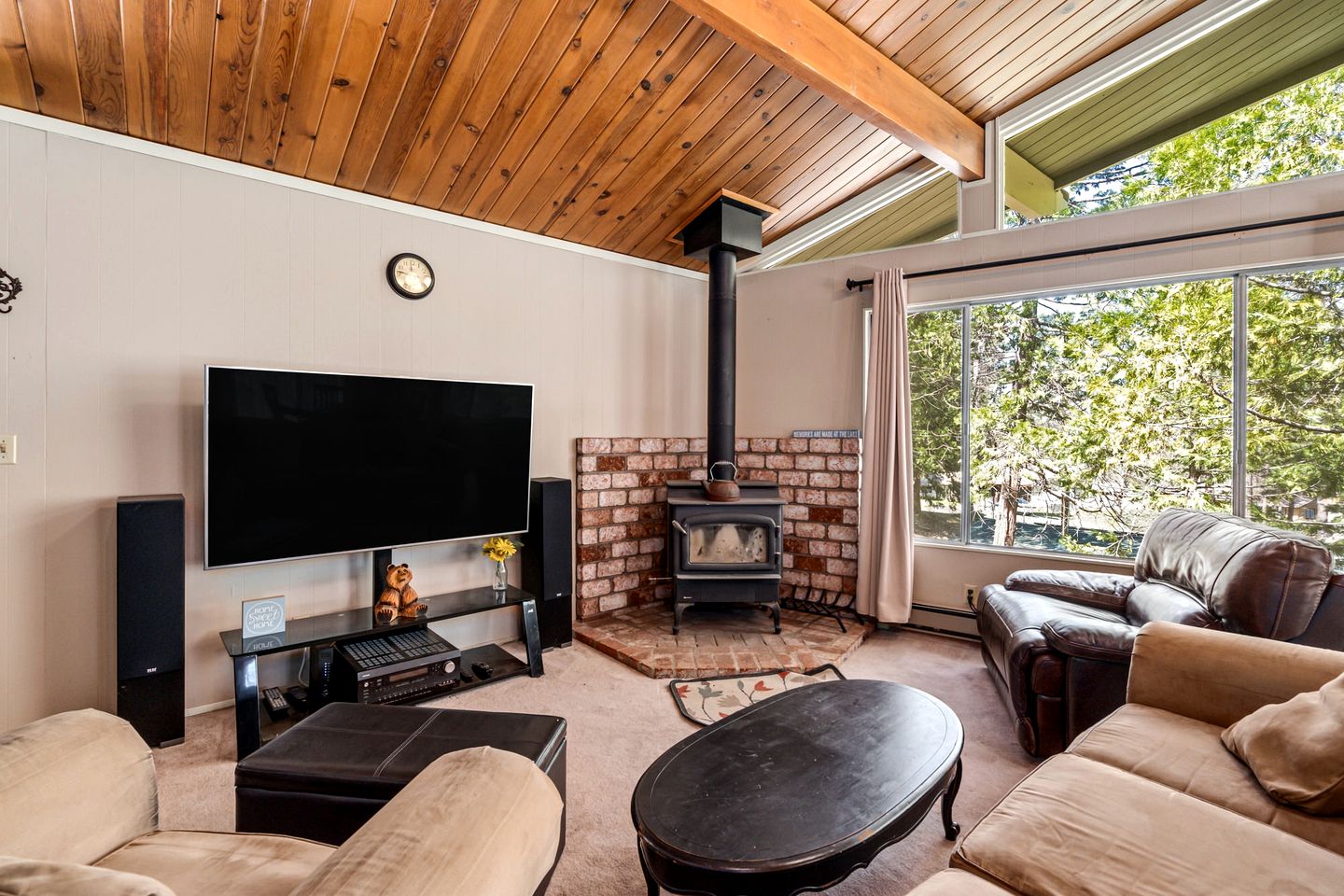 Idyllic Cabin in Resort Community for Family Getaways near Yosemite National Park in Groveland, California