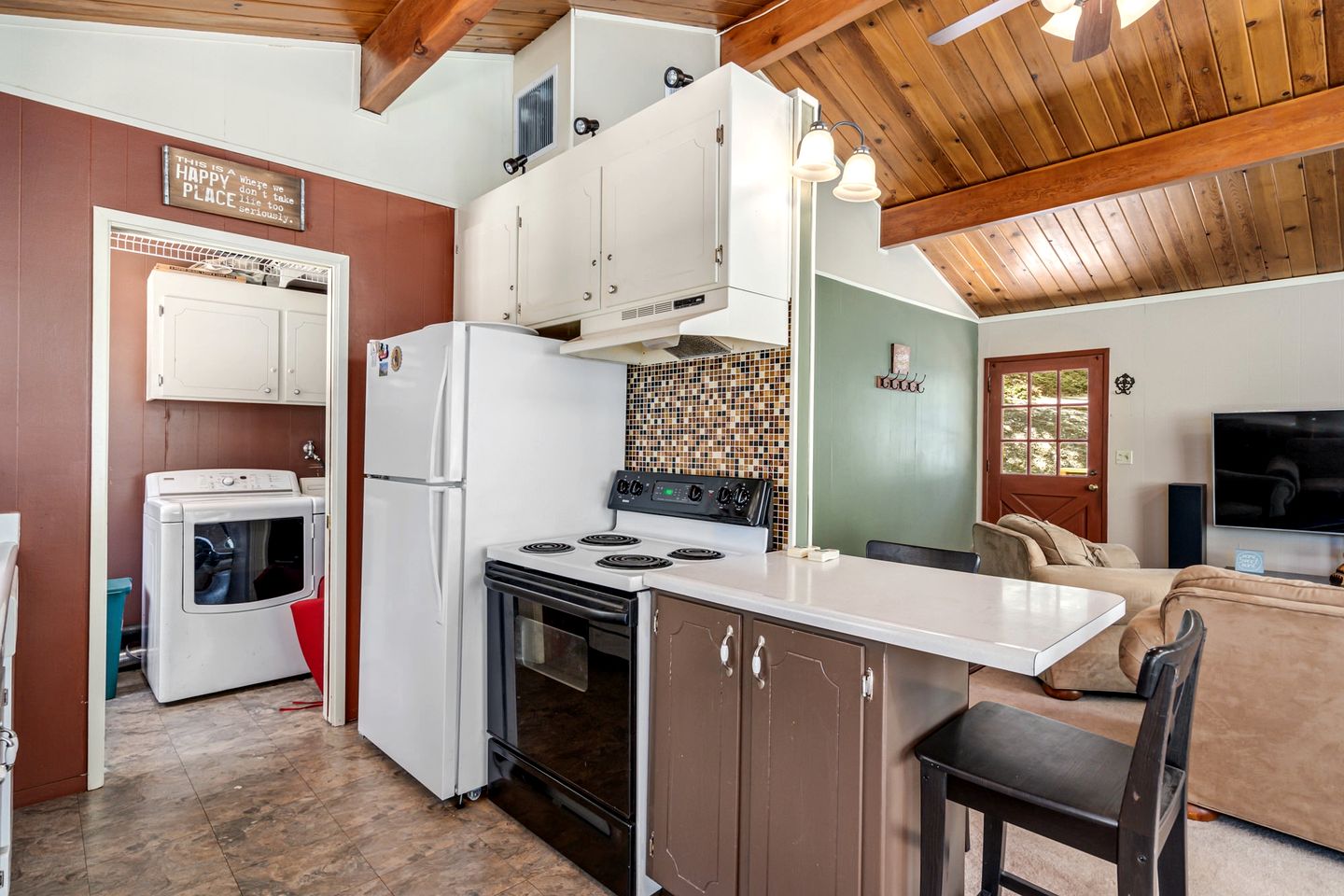 Idyllic Cabin in Resort Community for Family Getaways near Yosemite National Park in Groveland, California