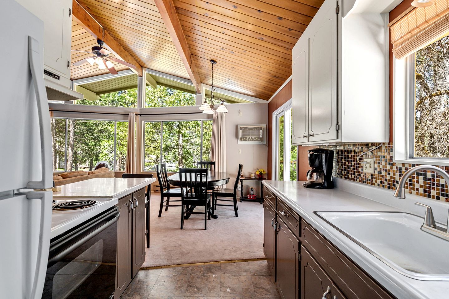 Idyllic Cabin in Resort Community for Family Getaways near Yosemite National Park in Groveland, California