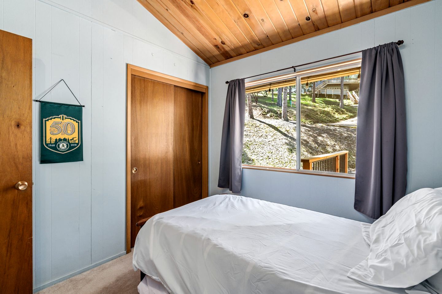 Idyllic Cabin in Resort Community for Family Getaways near Yosemite National Park in Groveland, California