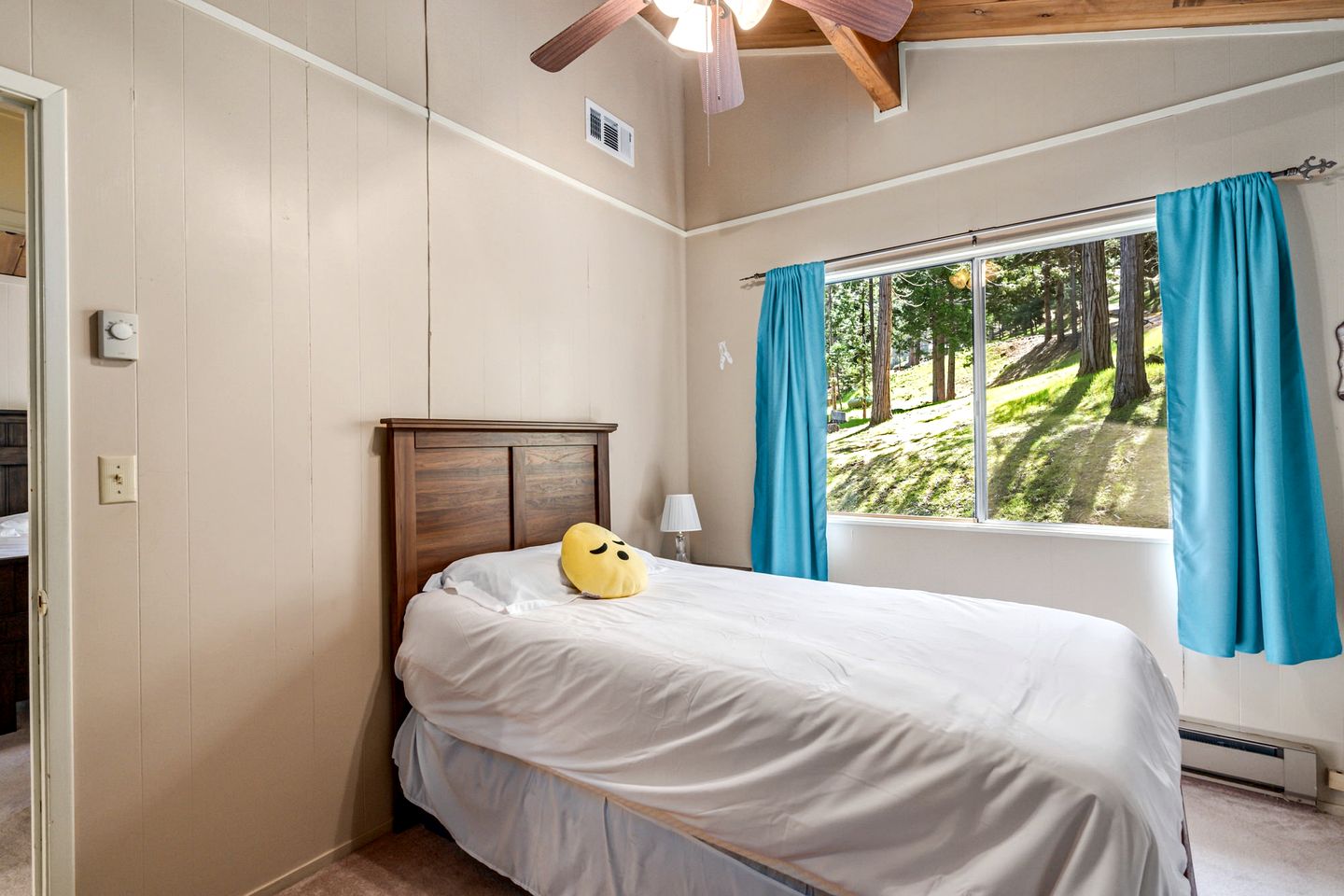 Idyllic Cabin in Resort Community for Family Getaways near Yosemite National Park in Groveland, California