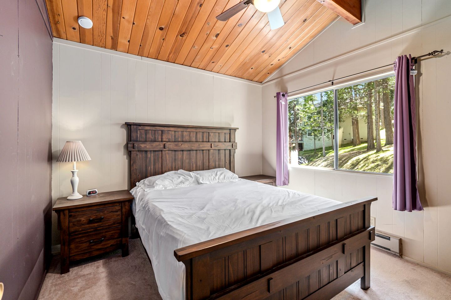 Idyllic Cabin in Resort Community for Family Getaways near Yosemite National Park in Groveland, California