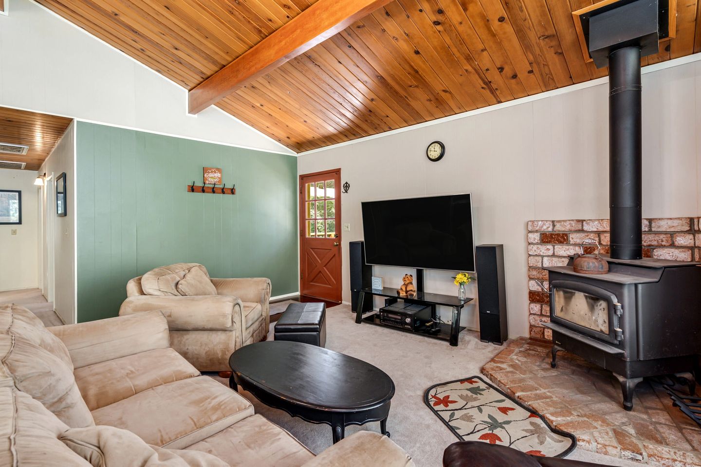 Idyllic Cabin in Resort Community for Family Getaways near Yosemite National Park in Groveland, California