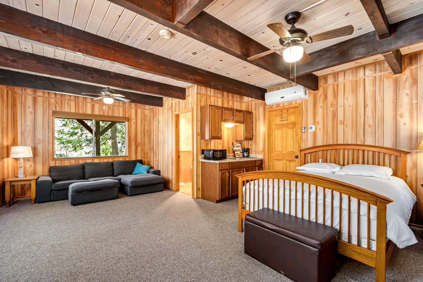 Idyllic Cabin in Resort Community for Family Getaways near Yosemite National Park in Groveland, California