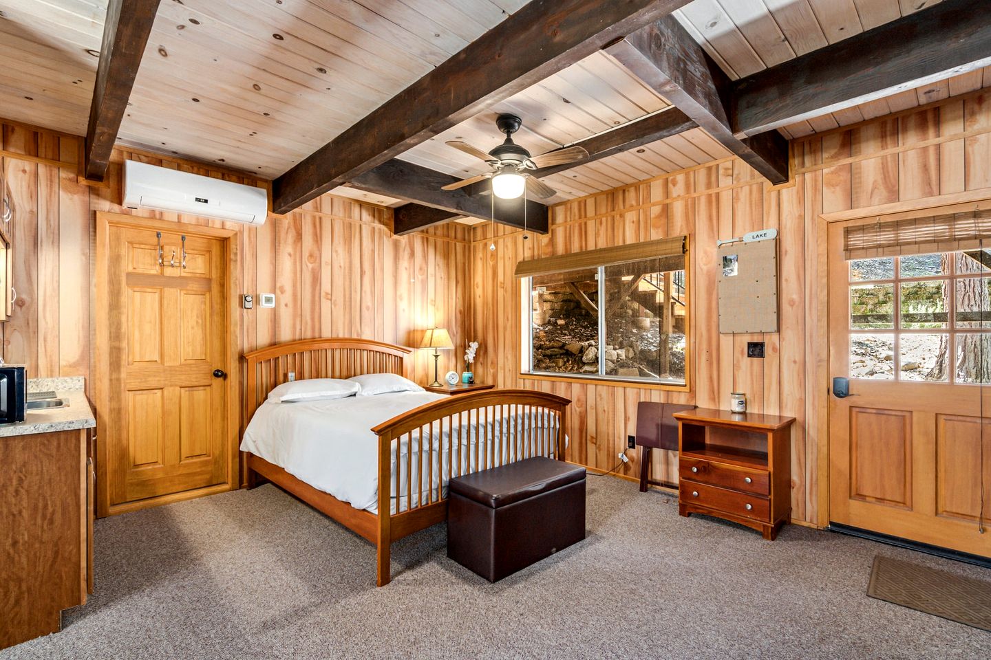 Idyllic Cabin in Resort Community for Family Getaways near Yosemite National Park in Groveland, California