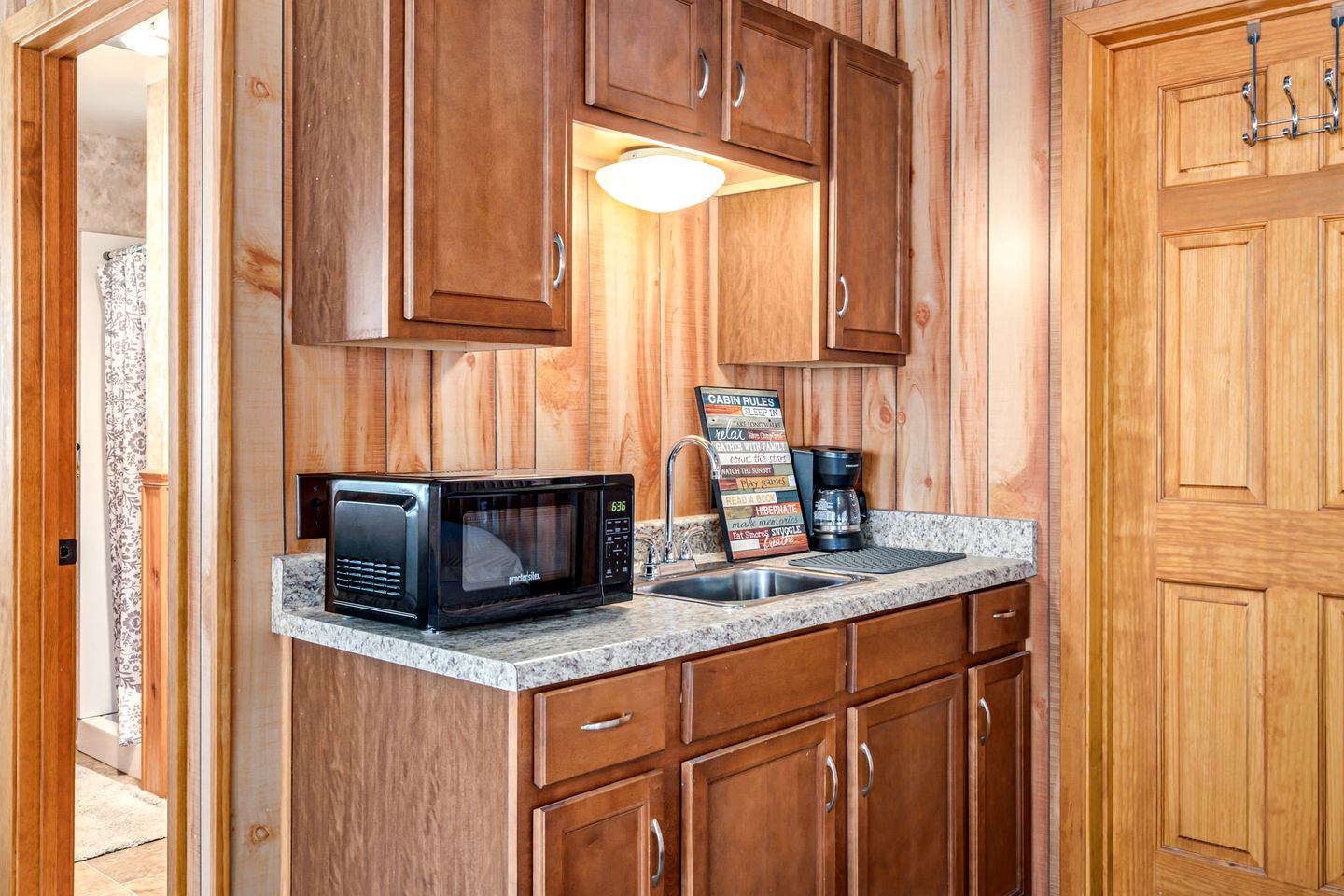 Idyllic Cabin in Resort Community for Family Getaways near Yosemite National Park in Groveland, California