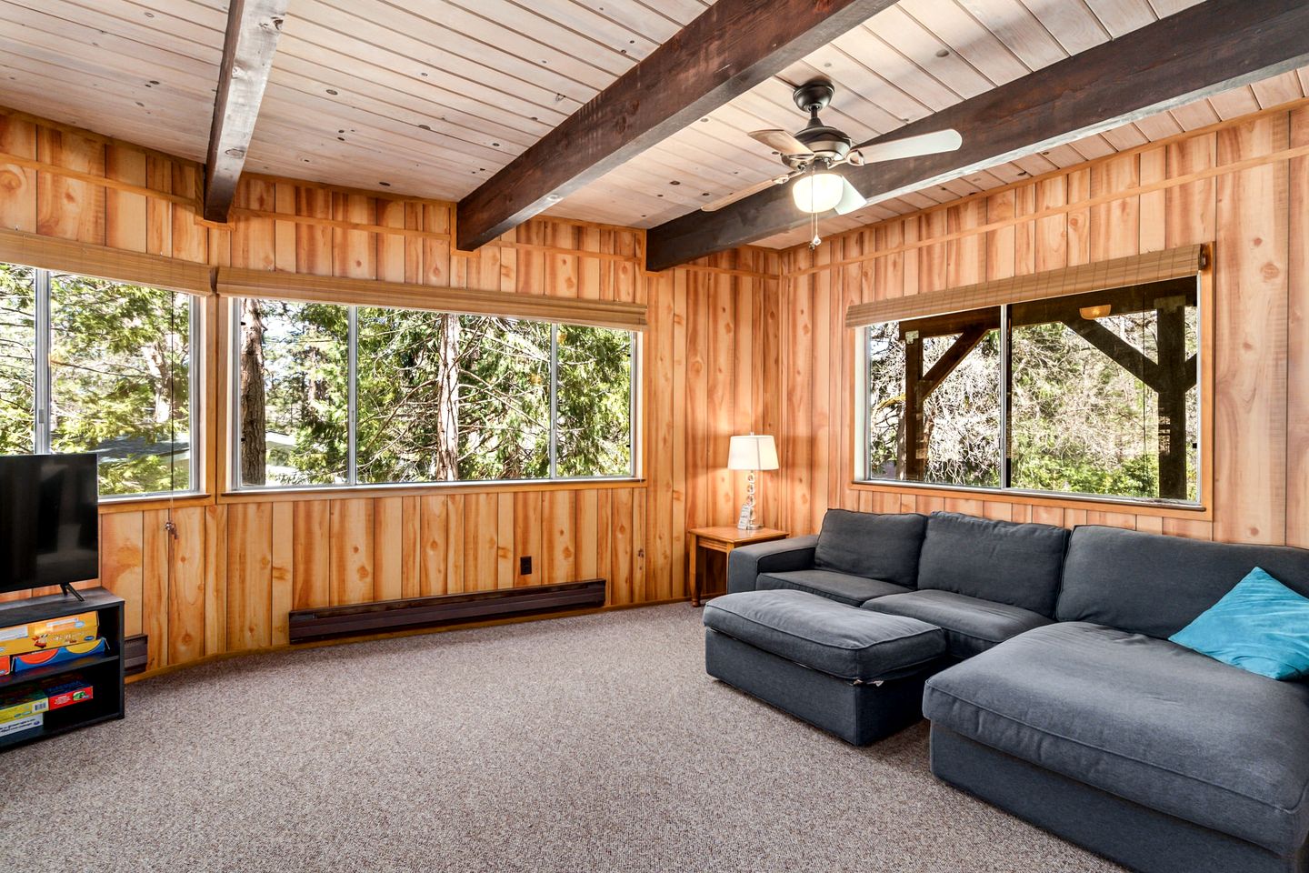 Idyllic Cabin in Resort Community for Family Getaways near Yosemite National Park in Groveland, California