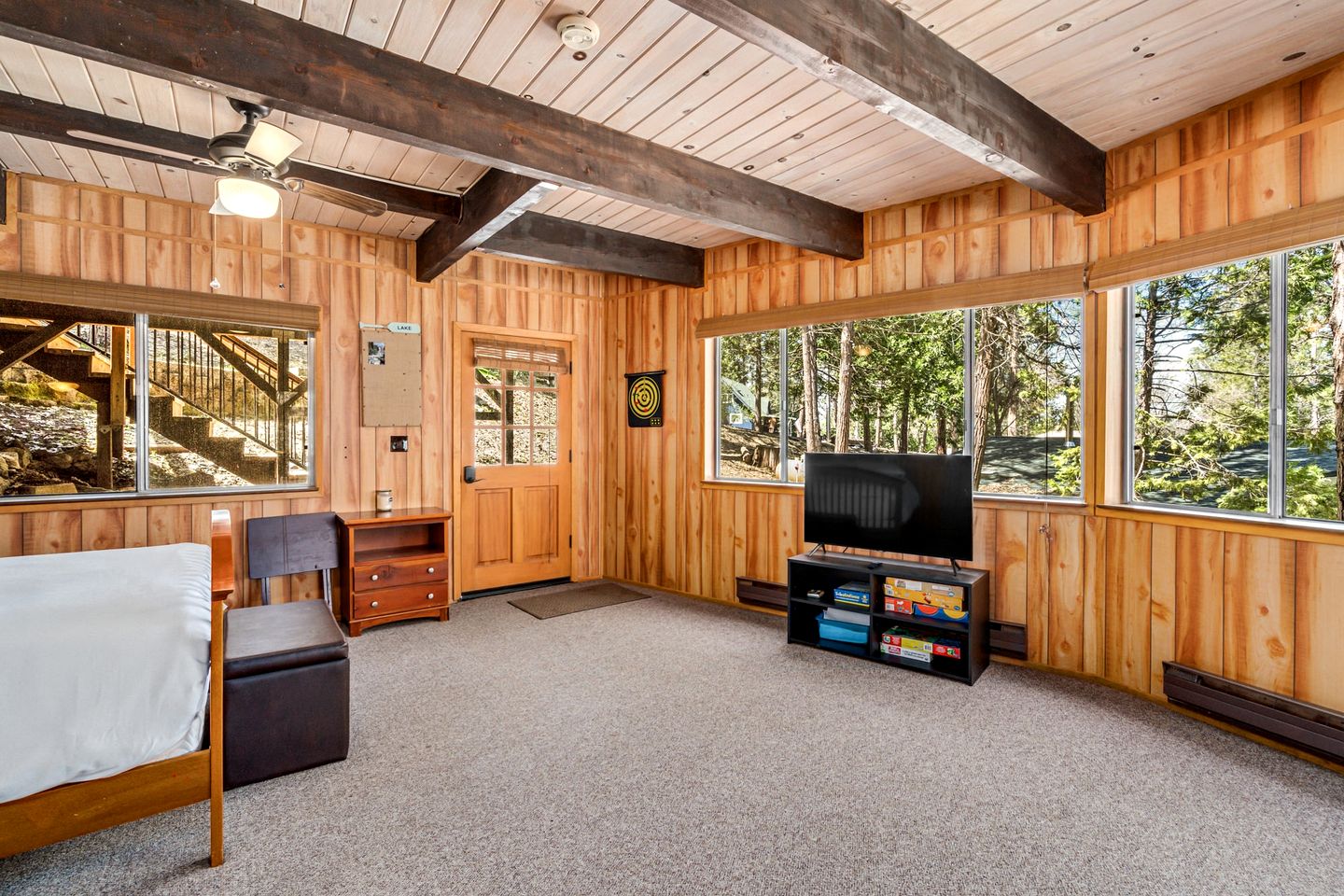 Idyllic Cabin in Resort Community for Family Getaways near Yosemite National Park in Groveland, California