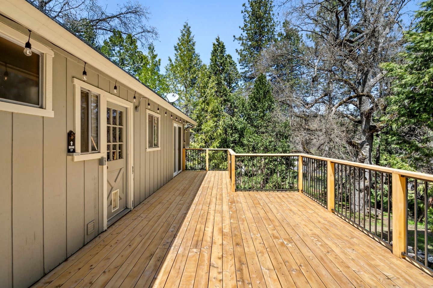 Idyllic Cabin in Resort Community for Family Getaways near Yosemite National Park in Groveland, California