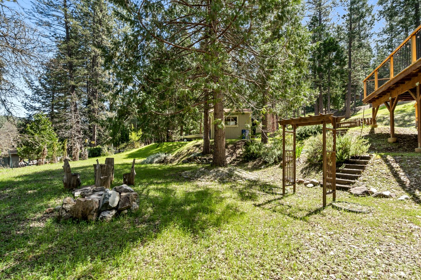 Idyllic Cabin in Resort Community for Family Getaways near Yosemite National Park in Groveland, California