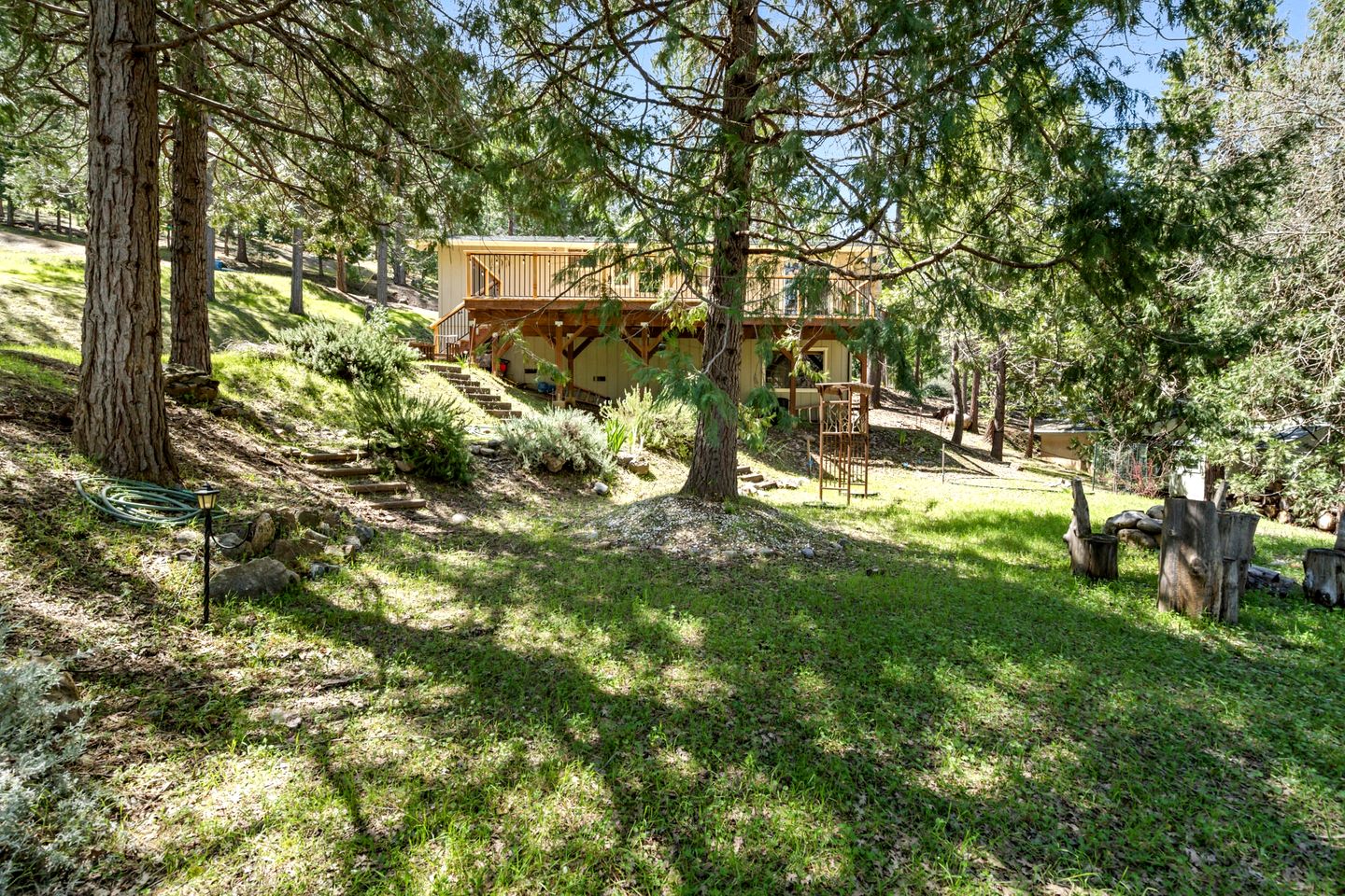 Idyllic Cabin in Resort Community for Family Getaways near Yosemite National Park in Groveland, California