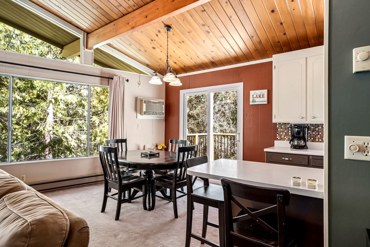 Idyllic Cabin in Resort Community for Family Getaways near Yosemite National Park in Groveland, California