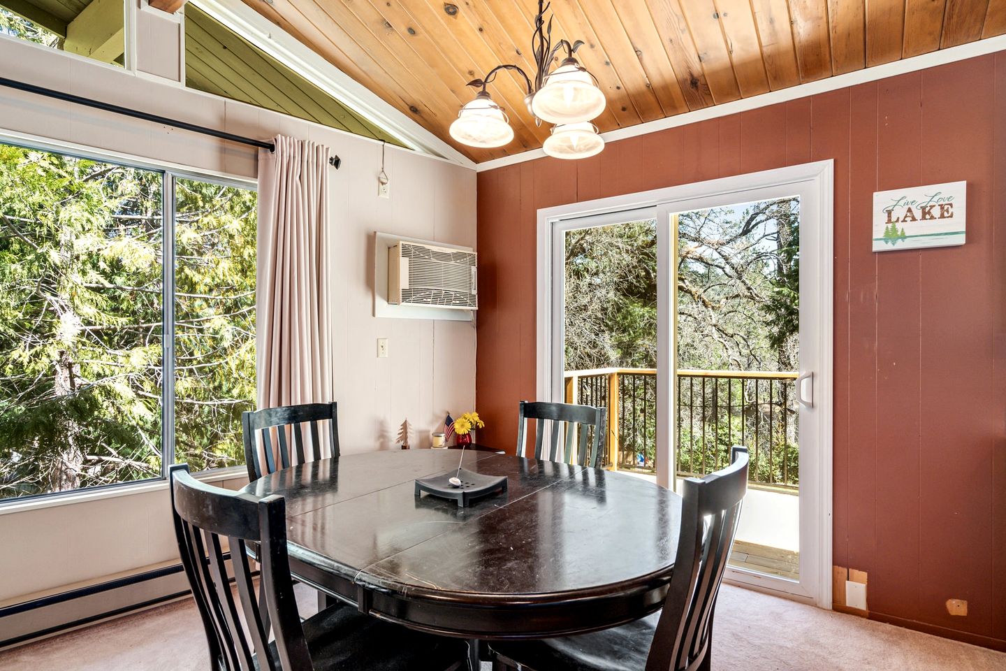 Idyllic Cabin in Resort Community for Family Getaways near Yosemite National Park in Groveland, California