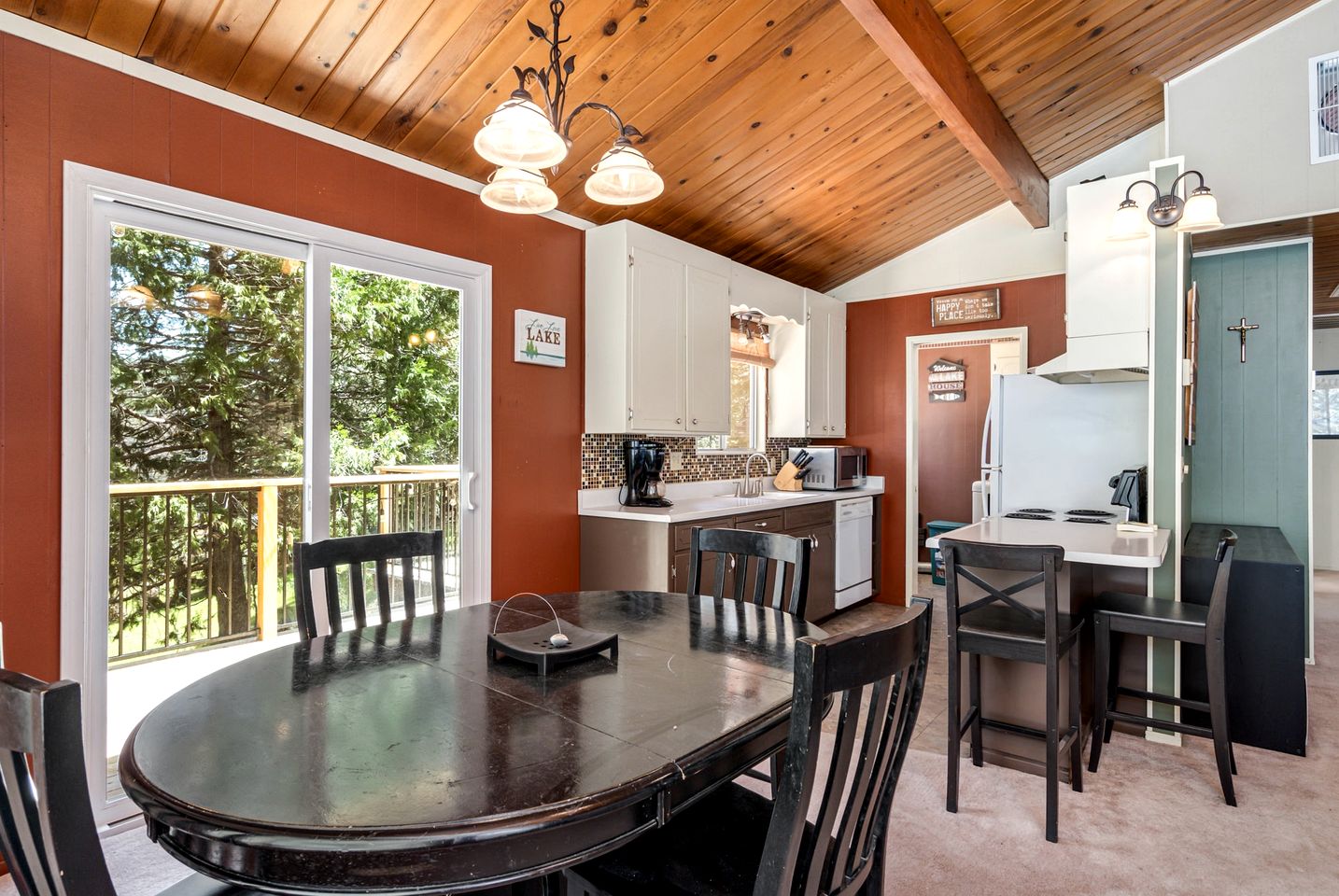 Idyllic Cabin in Resort Community for Family Getaways near Yosemite National Park in Groveland, California