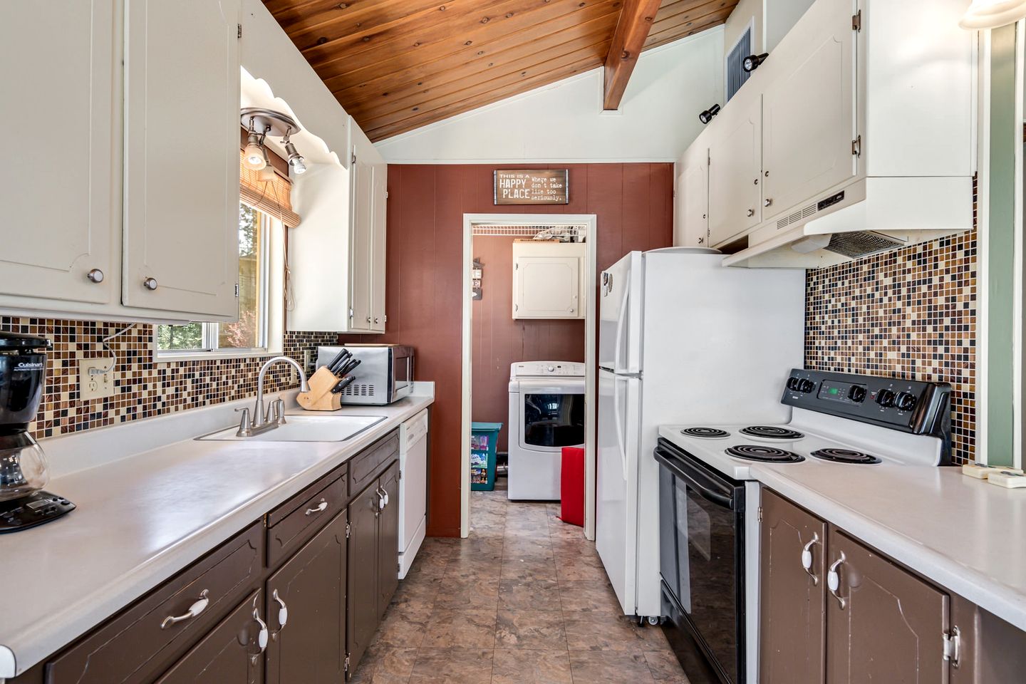 Idyllic Cabin in Resort Community for Family Getaways near Yosemite National Park in Groveland, California