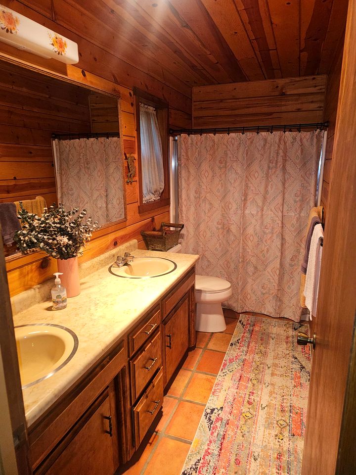 Peaceful Mountain Cabin with Private Lake and Game Room Near Long Barn, California