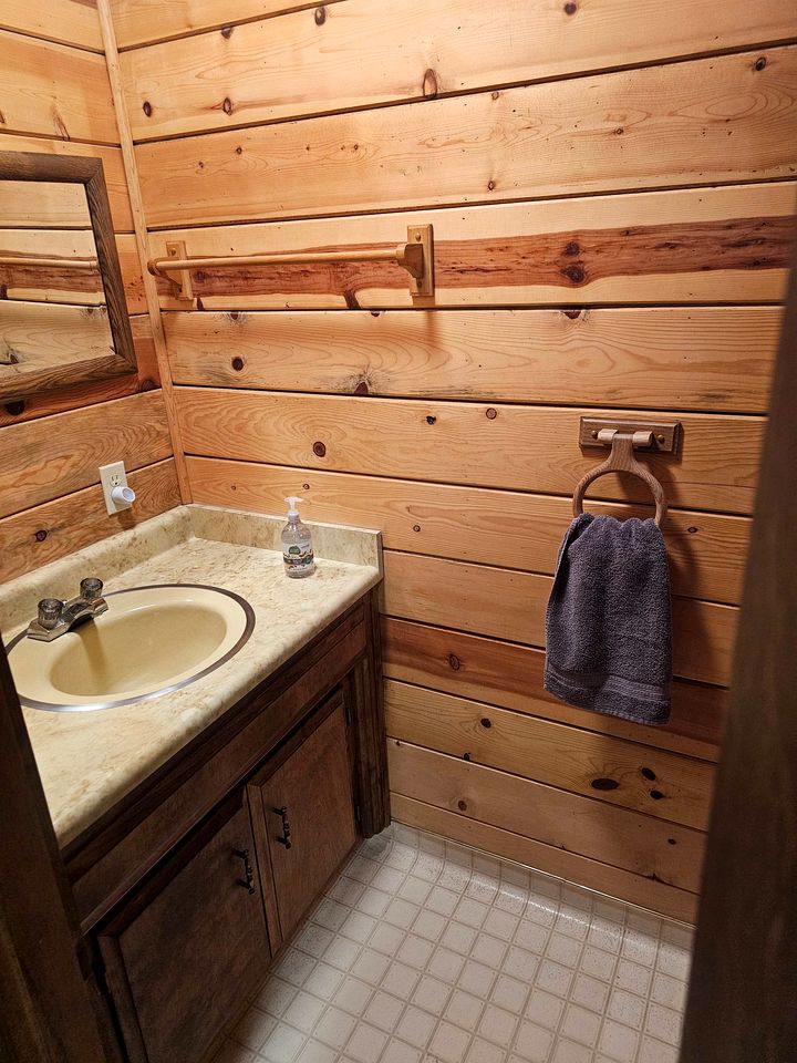 Peaceful Mountain Cabin with Private Lake and Game Room Near Long Barn, California