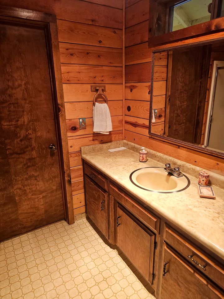 Peaceful Mountain Cabin with Private Lake and Game Room Near Long Barn, California