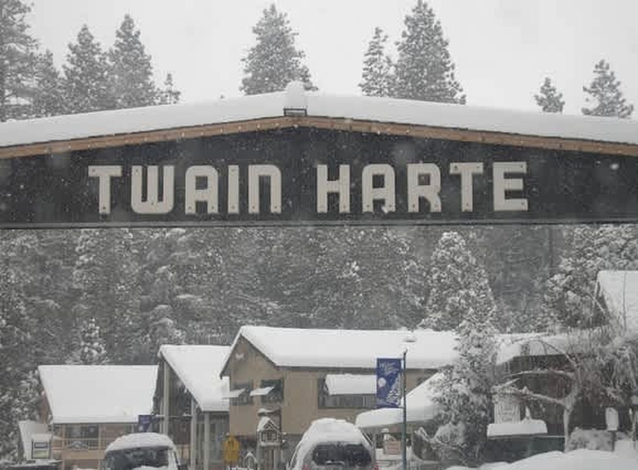 Peaceful Mountain Cabin with Private Lake and Game Room Near Long Barn, California