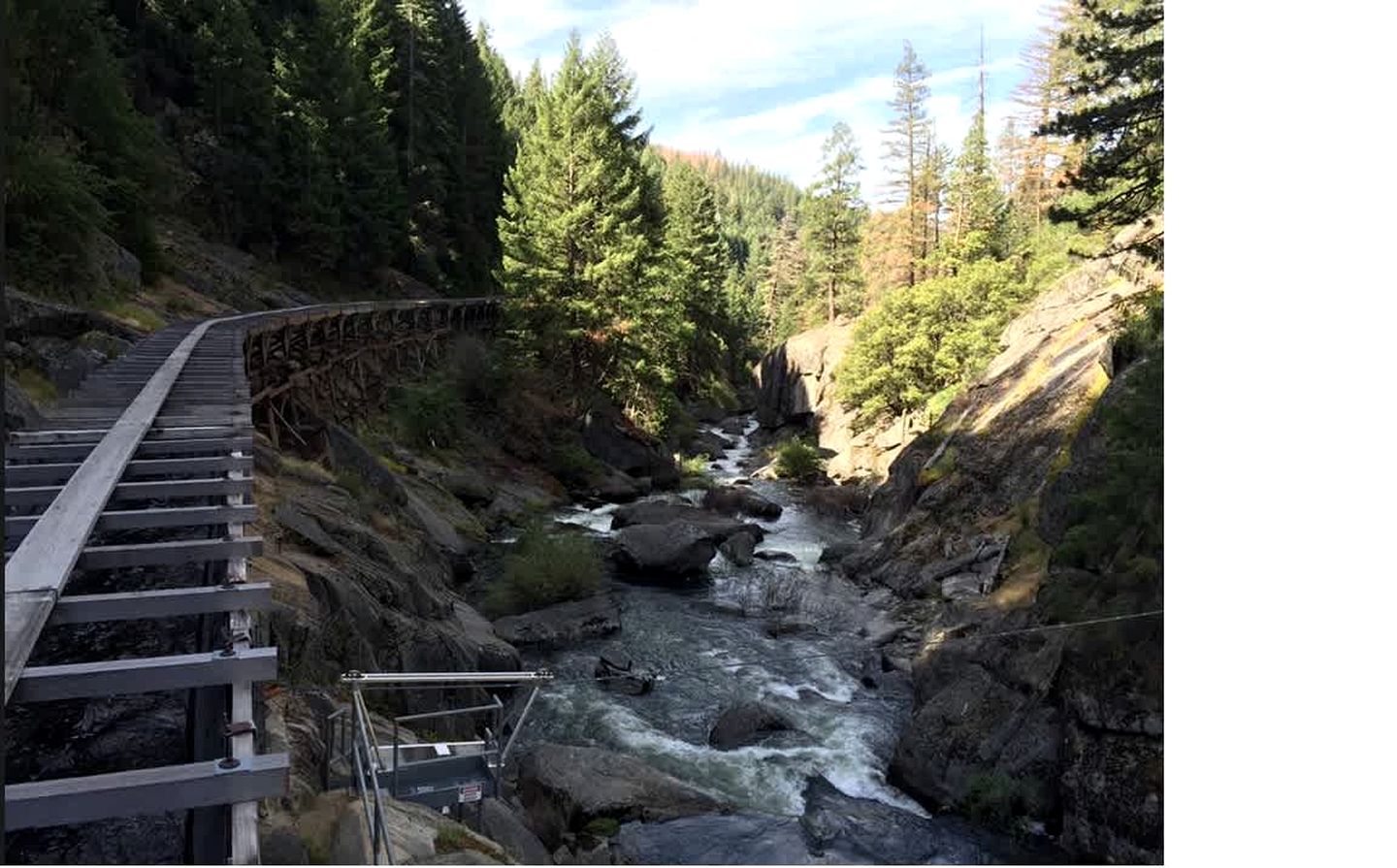 Peaceful Mountain Cabin with Private Lake and Game Room Near Long Barn, California