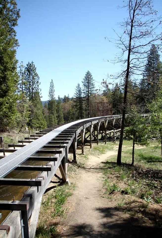 Peaceful Mountain Cabin with Private Lake and Game Room Near Long Barn, California