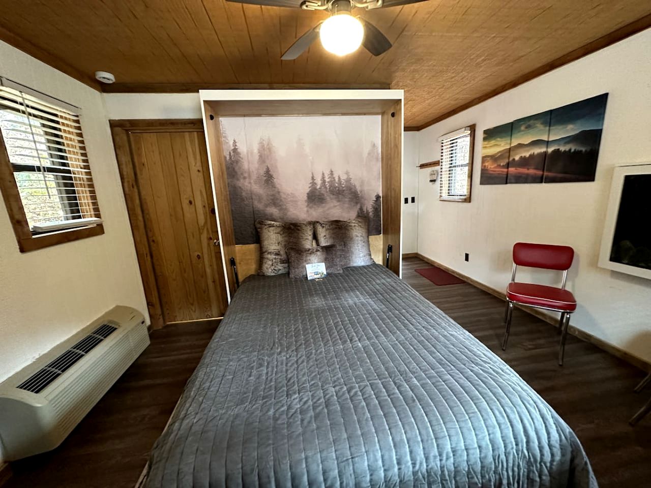 Tiny Cabin Retreat Near Great Smoky Mountains, Tennessee