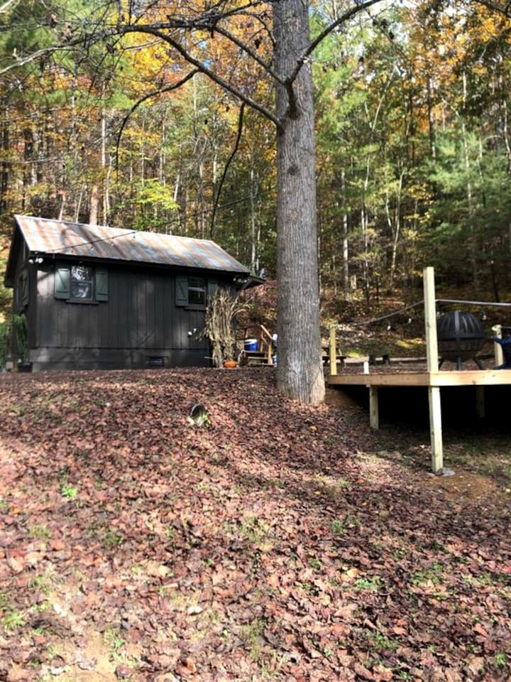 Tiny Cabin Retreat Near Great Smoky Mountains, Tennessee