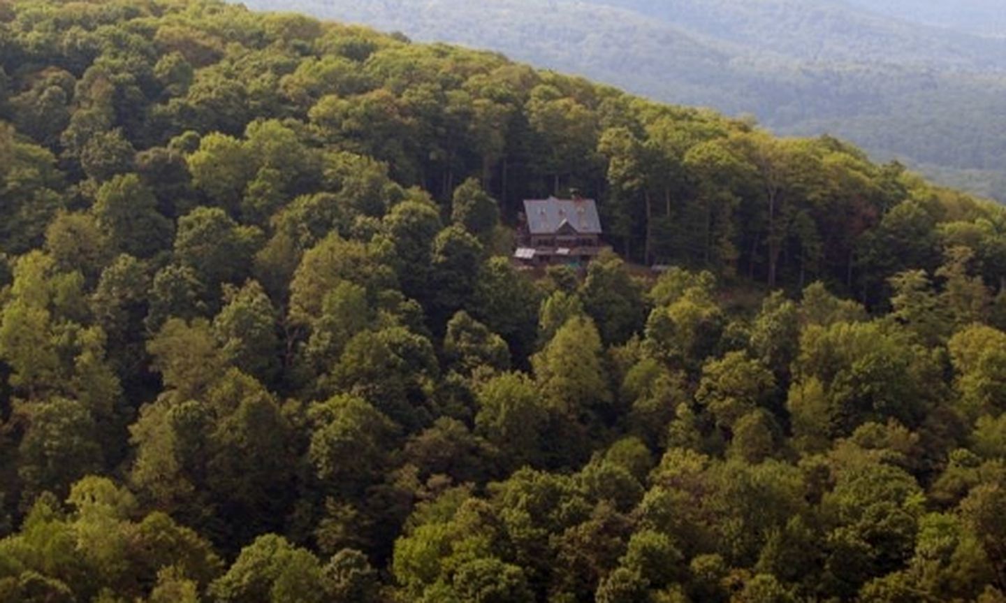 Secluded Cabin Rental with Hot Tub on Cranberry Mountain in West Virginia