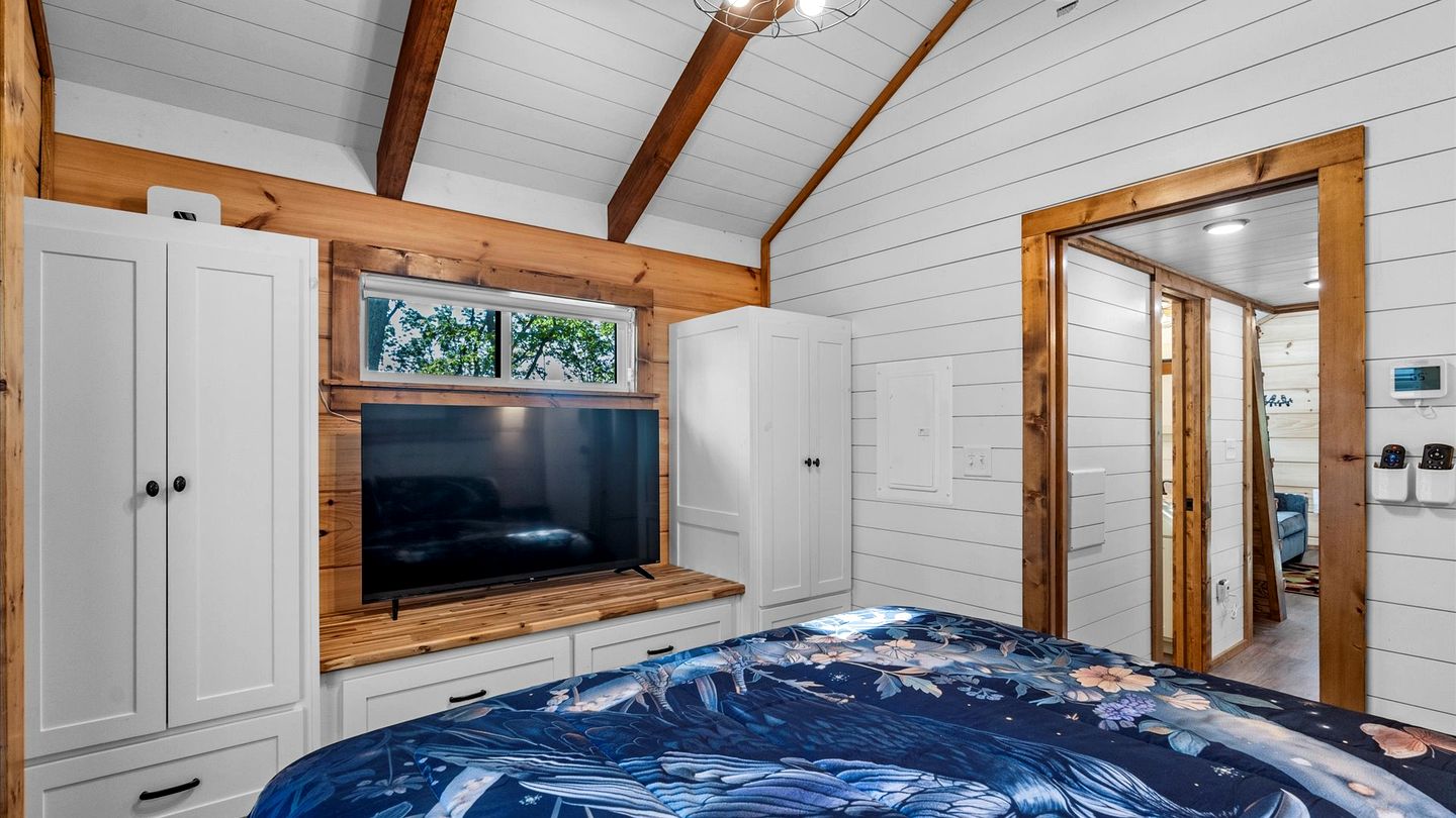 Peaceful Mountain Tiny Home with Breathtaking Valley Views & Fireplace Near Lookout Mountain, Menlo GA