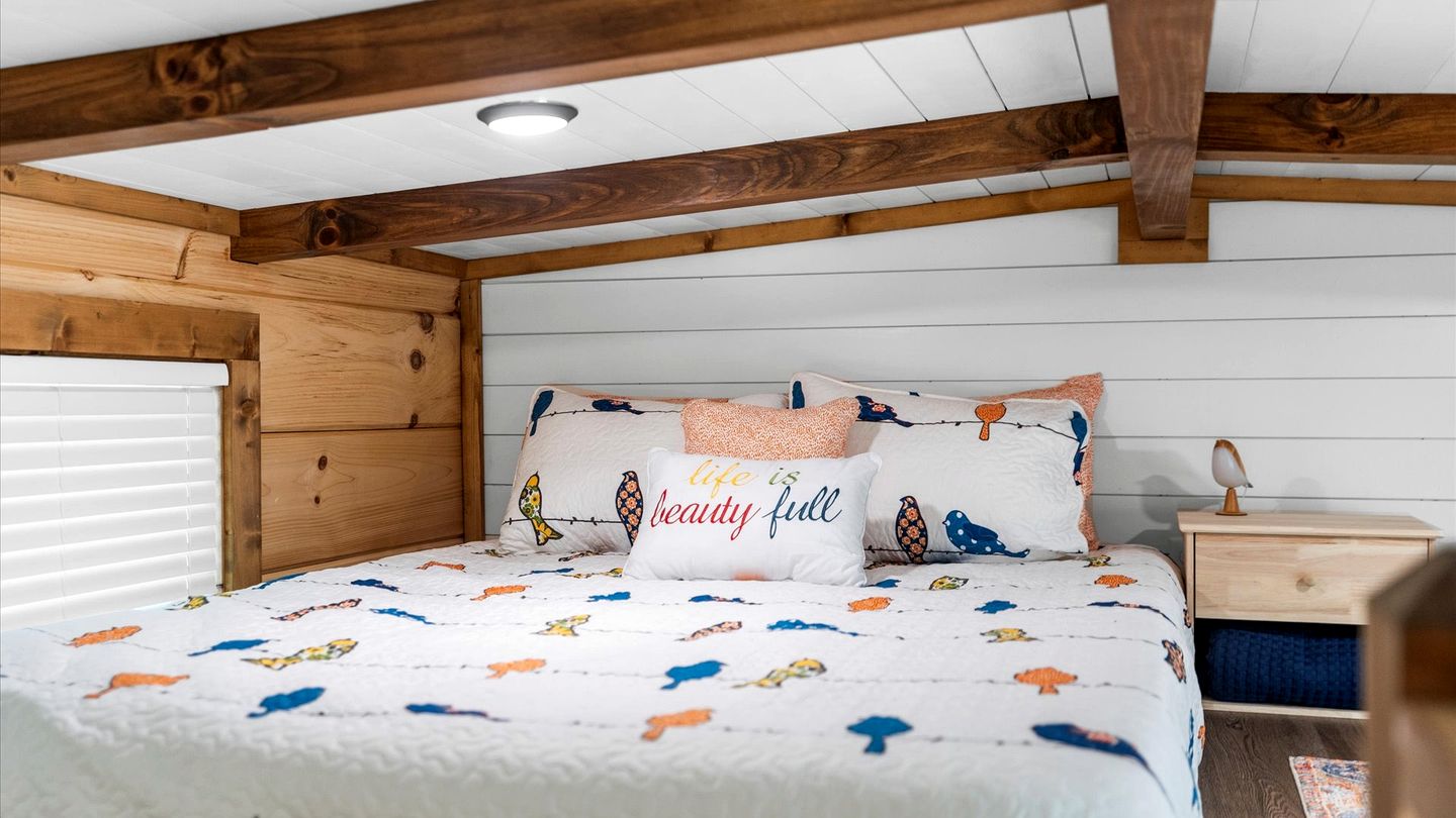 Peaceful Mountain Tiny Home with Breathtaking Valley Views & Fireplace Near Lookout Mountain, Menlo GA