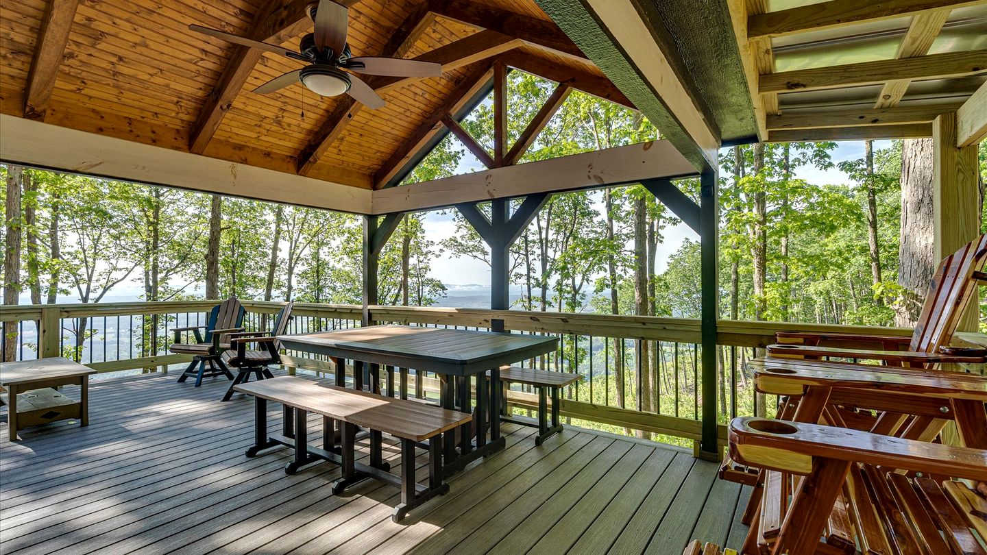 Peaceful Mountain Tiny Home with Breathtaking Valley Views & Fireplace Near Lookout Mountain, Menlo GA
