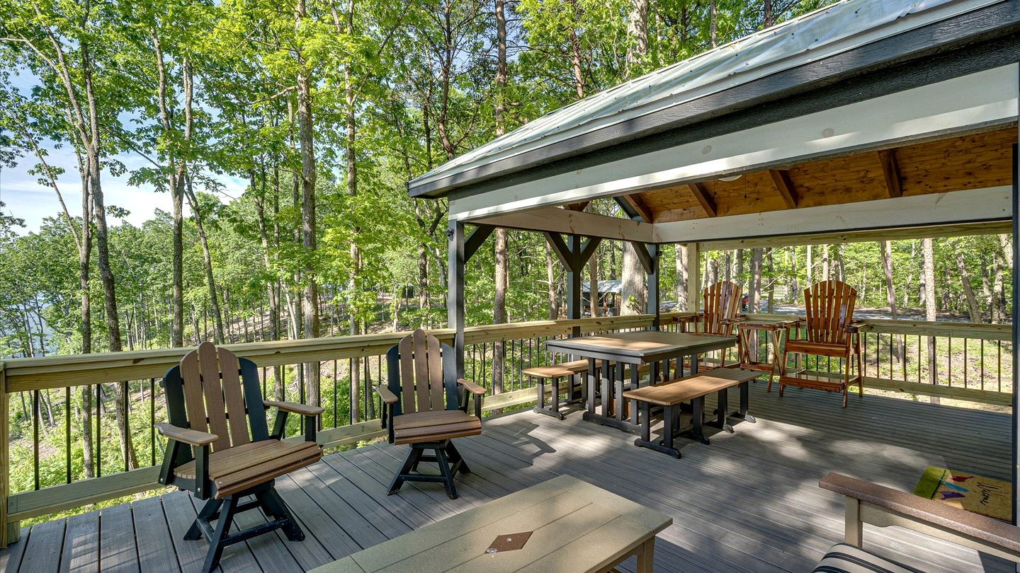 Peaceful Mountain Tiny Home with Breathtaking Valley Views & Fireplace Near Lookout Mountain, Menlo GA