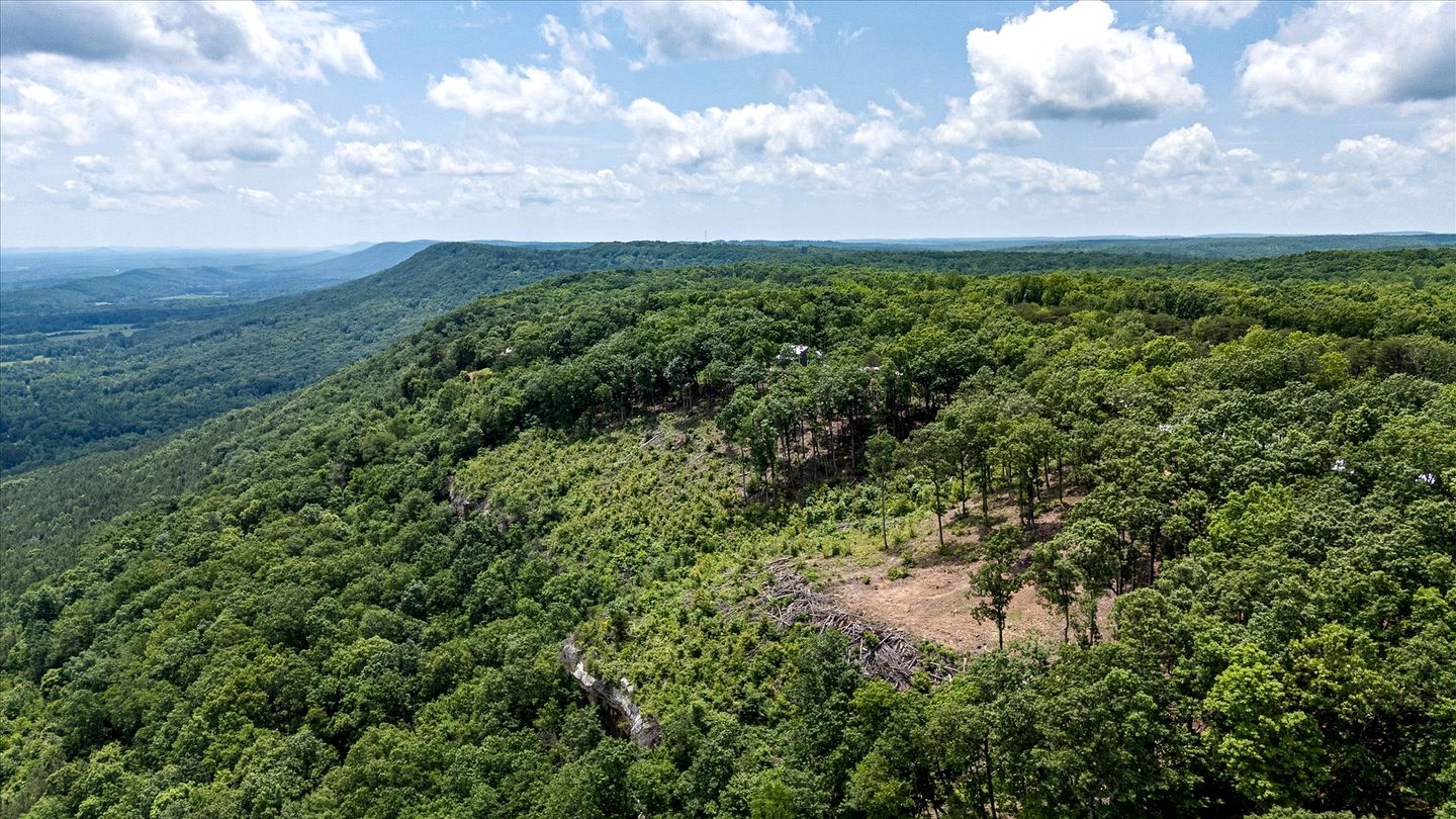 Peaceful Mountain Tiny Home with Breathtaking Valley Views & Fireplace Near Lookout Mountain, Menlo GA