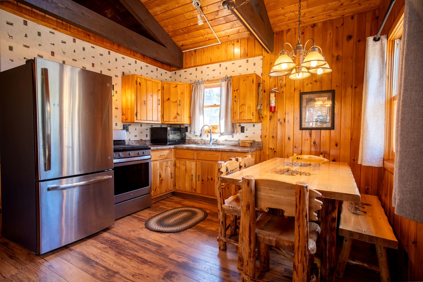 Spacious Rustic Cabin with Vaulted Ceilings, Full Kitchen, Fireplace & Large Deck Near Babbitt, Minnesota