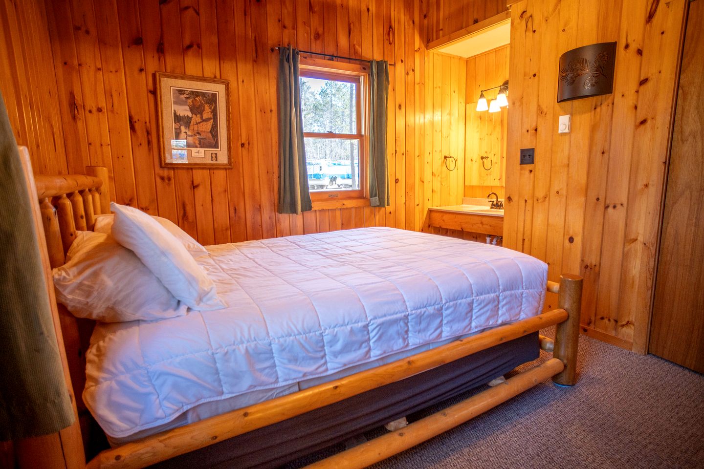 Spacious Rustic Cabin with Vaulted Ceilings, Full Kitchen, Fireplace & Large Deck Near Babbitt, Minnesota