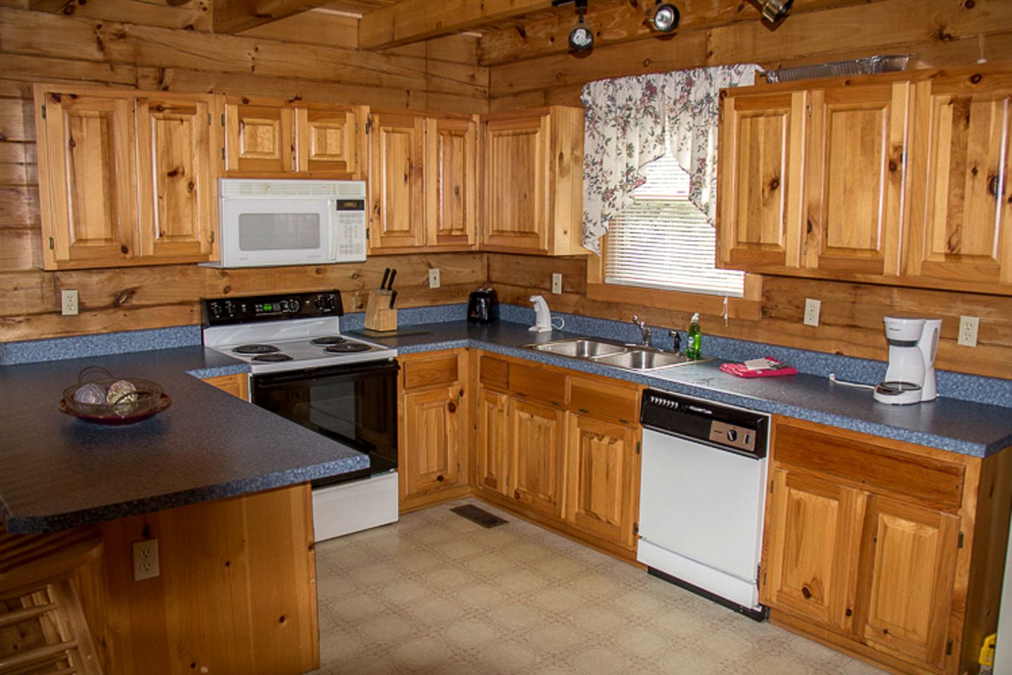 Rustic 2 Bedroom Cabin for Glamping Vacations in the Great Smoky Mountains