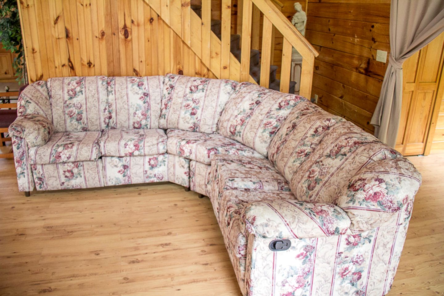 Rustic 2 Bedroom Cabin for Glamping Vacations in the Great Smoky Mountains