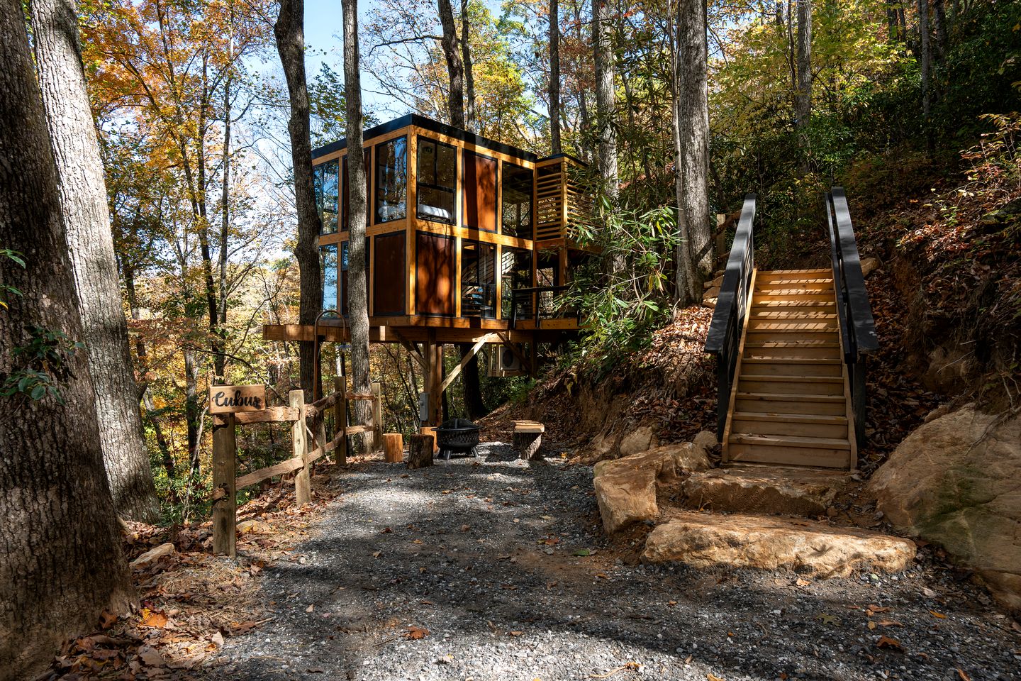 Enchanted Geometric Treehouse with 360° Windows & Hot Tub Near Highlands, NC
