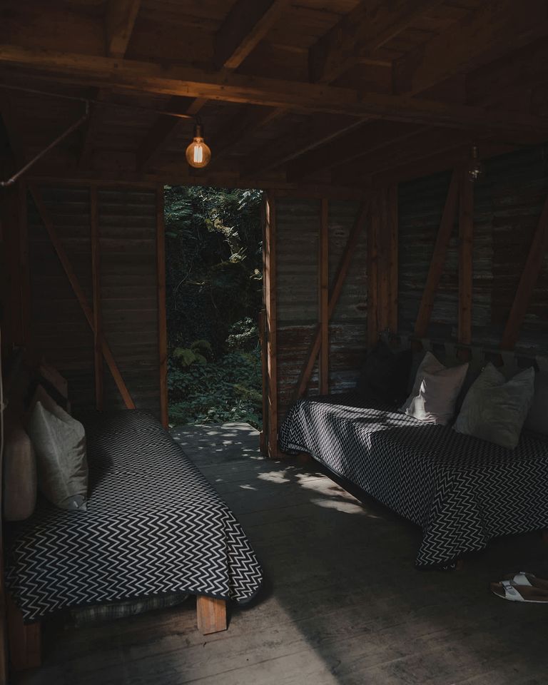 Enchanted Woodland Cabin Haven near Tintagel Waterfall in Cornwall